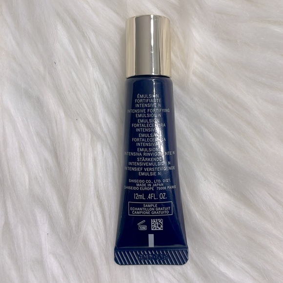 Clé de Peau Beauté
Intensive Fortifying Emulsion mini - Picture 4 of 5